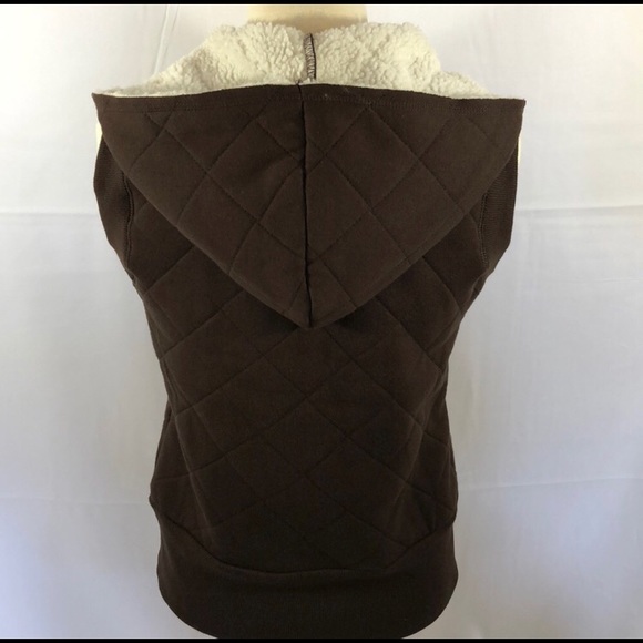 The north face poly sherpa lined vest - Picture 3 of 8